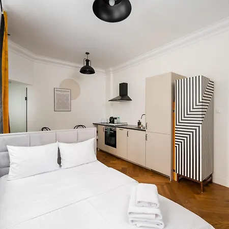 Metro Wilenski #5 By Bookinghost Varşova